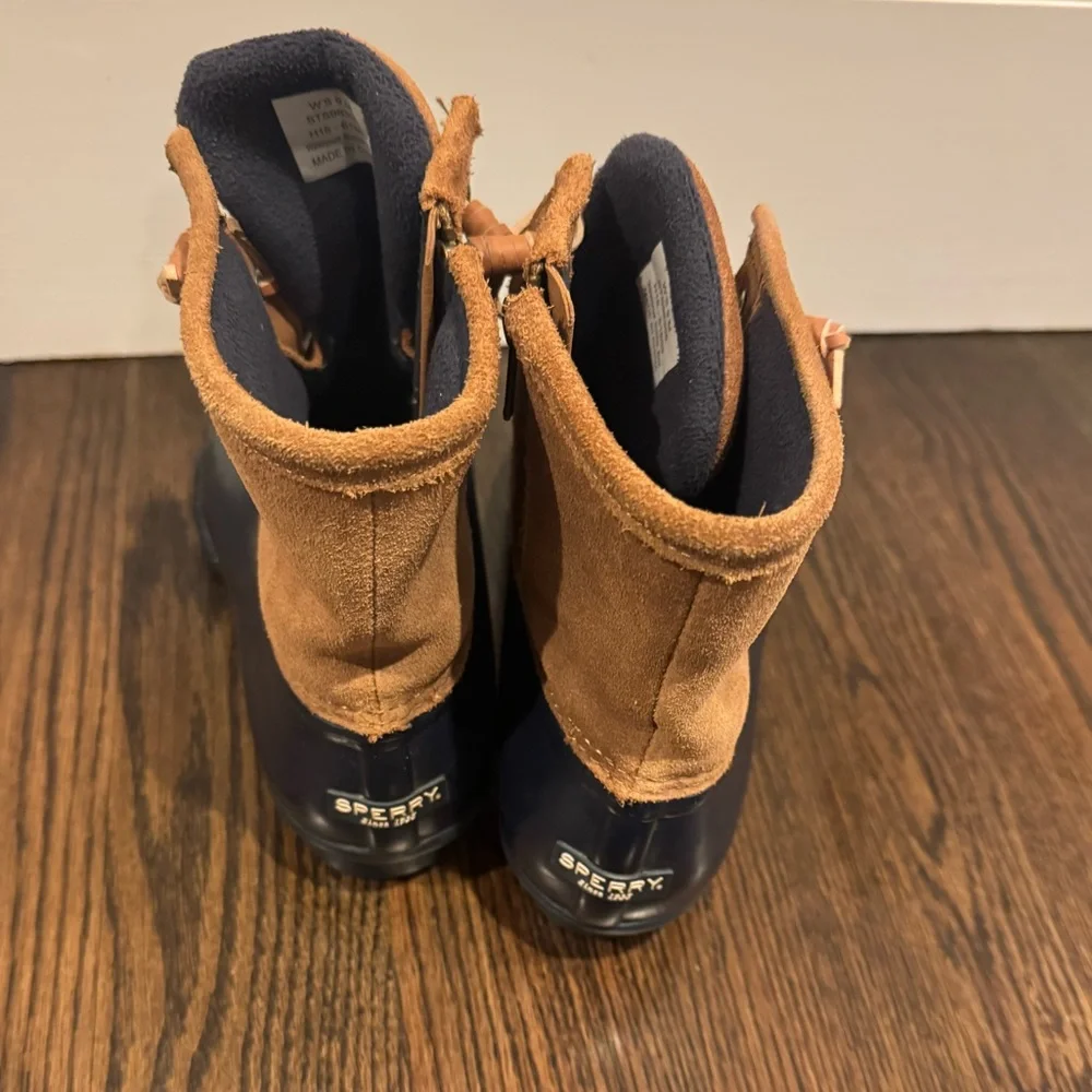 Sperry boots size 9